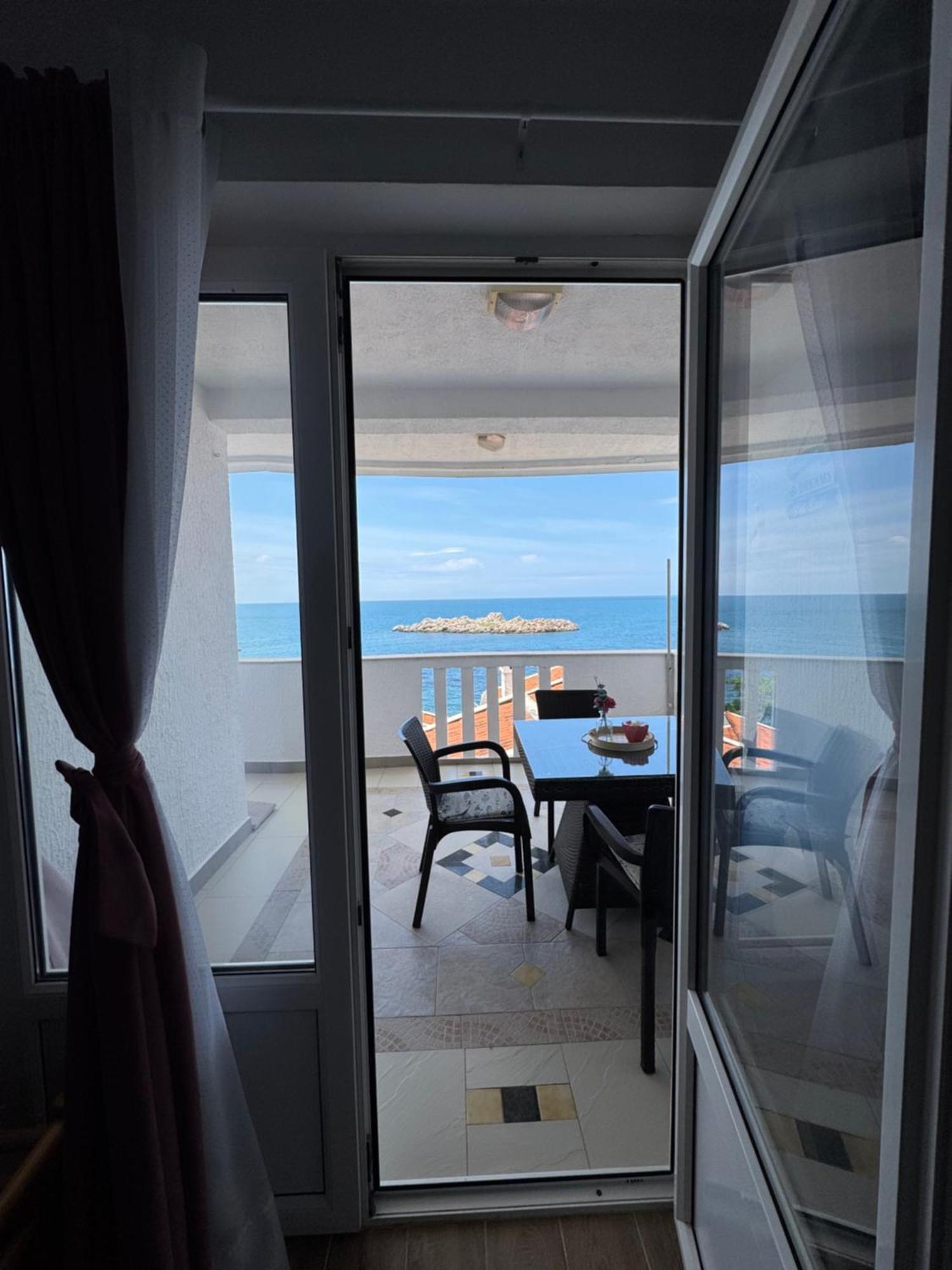 Pine&Sea Beach Retreat Светі-Стефан Екстер'єр фото
